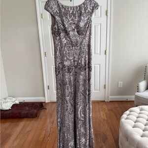 Vera Wang Elegant Silver Sequin Gown